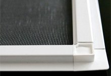 Москітна сітка надійно і щільно кріпиться в металопластиковому вікні